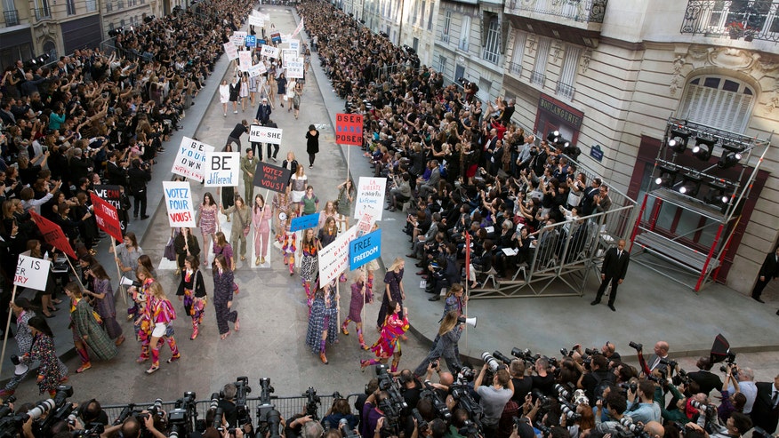 lagerfeld show 2.jpg